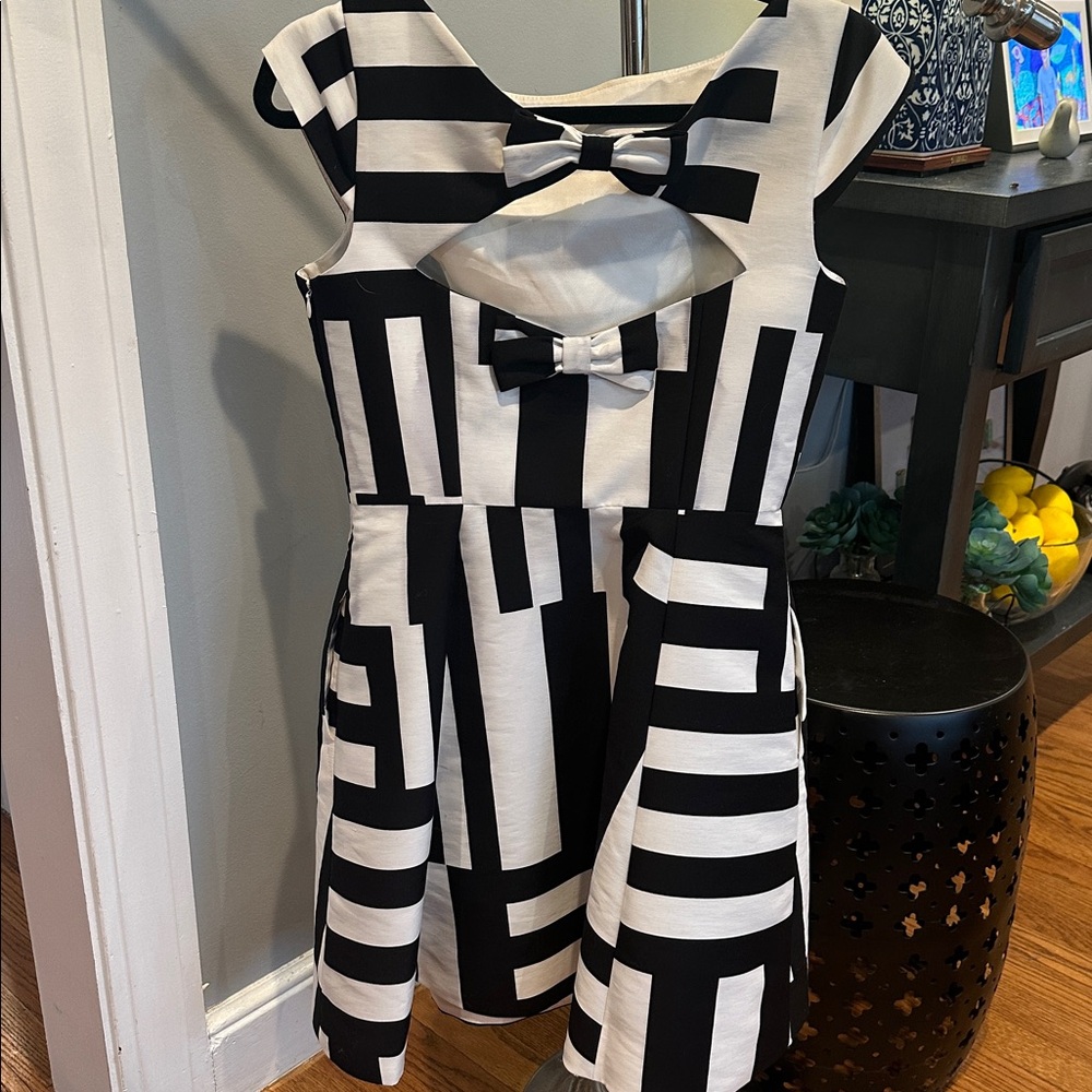 Kate Spade New York “Fly a Kite” Black and White Dress, Size 4 - Picture 3 of 5